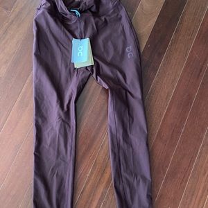 On cloud active tights